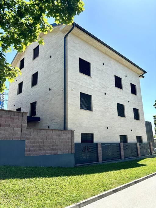 Villa Moste 3-Free Parking&Pool, Ev Station 卢布尔雅那 外观 照片